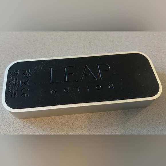 LEAP Motion Controller - Picture 2 of 3